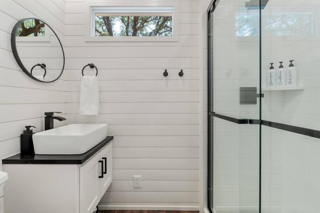 The Lonely Bull Luxury Container Home On 5 Acres WeatherfordWeatherford  Kültér fotó
