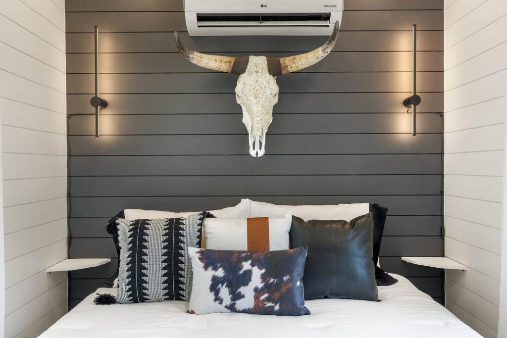 The Lonely Bull Luxury Container Home On 5 Acres WeatherfordWeatherford  Kültér fotó